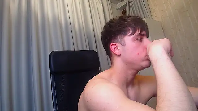 kellenwest (M twink) - naked flex show