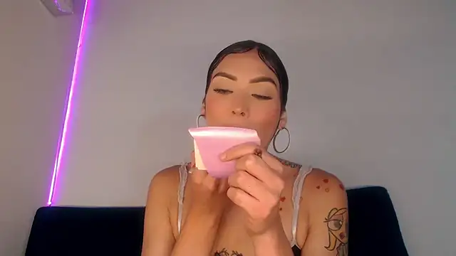 megan_gil_ - Megan_Gil_'s free webcam - UK Sex Cams