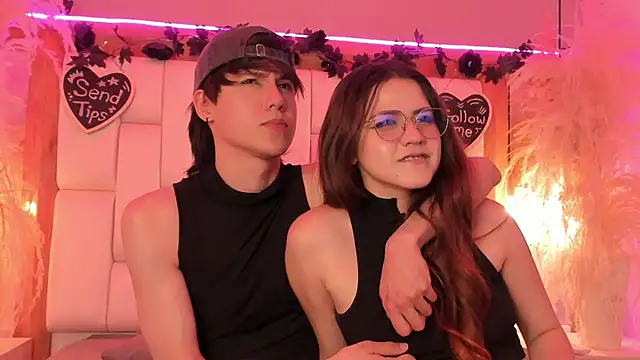 Daphne_And_Roger webcam