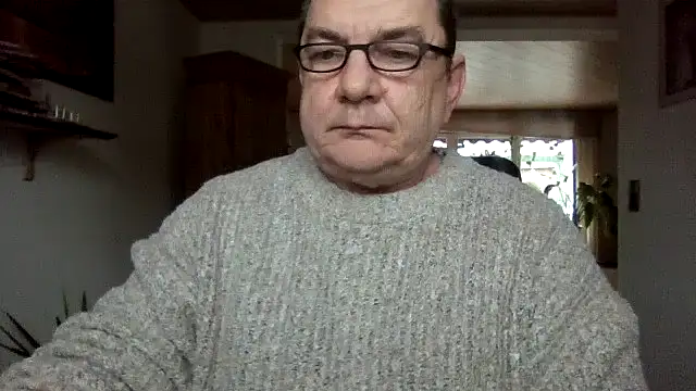 nobbie444 (M mature) - I shave my balls and cock