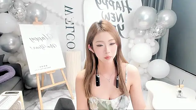 美女hotgirl0111在线直播