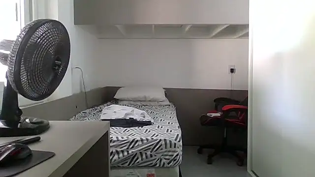 JUNINHOLEKEJR webcam