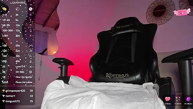 laura-hills18 webcam