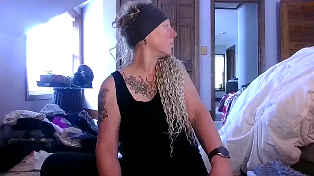 Outdoorchicjj webcam