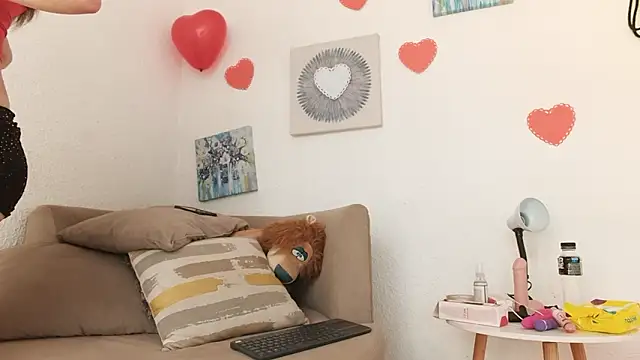 CarolineAikos webcam