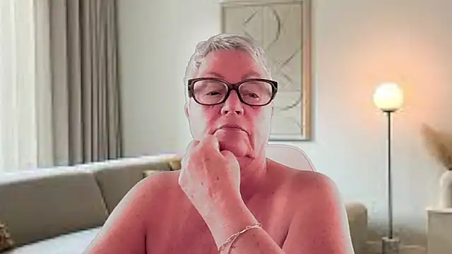 Mystery-Grandmother webcam