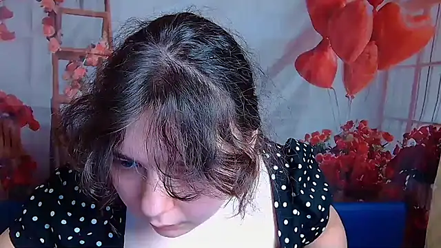 NeonilaLisova webcam