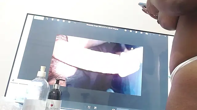 hot_and_naughty_latin webcam