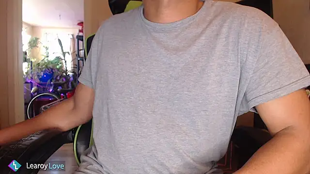 Learoy_Love webcam