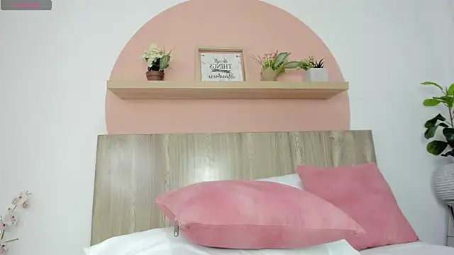 charlote_smit_ - Charlote_smit_'s free webcam - UK Sex Cams