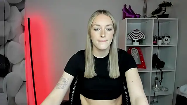 EvelynBlond webcam