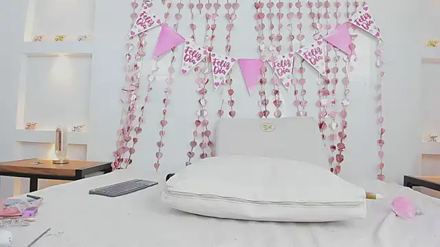 ikia_lopez_ - Ikia_lopez_'s free webcam - UK Sex Cams