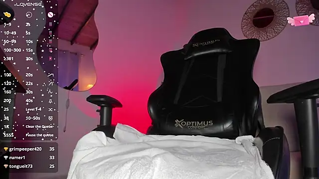 laura-hills18 webcam