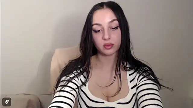 courtneyPerfect webcam