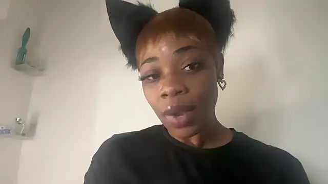 BaddKittyPurrrs webcam