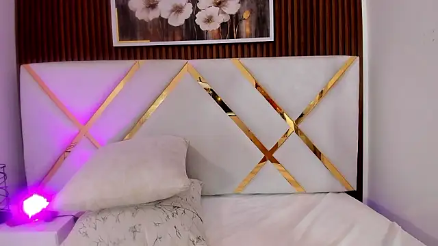 Violet_Tender_ webcam