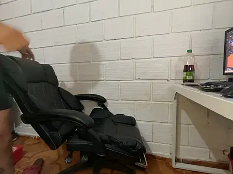 Max_TheHorseDick webcam