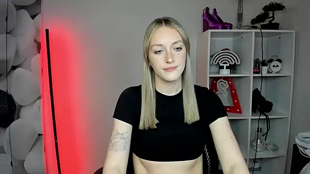 EvelynBlond webcam