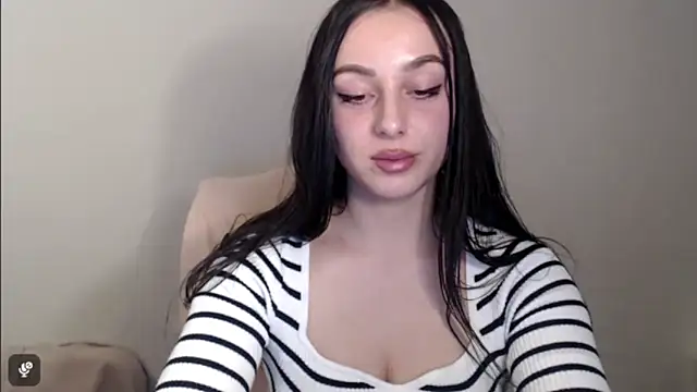 courtneyPerfect webcam