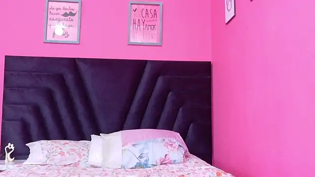 curvybrunnete webcam