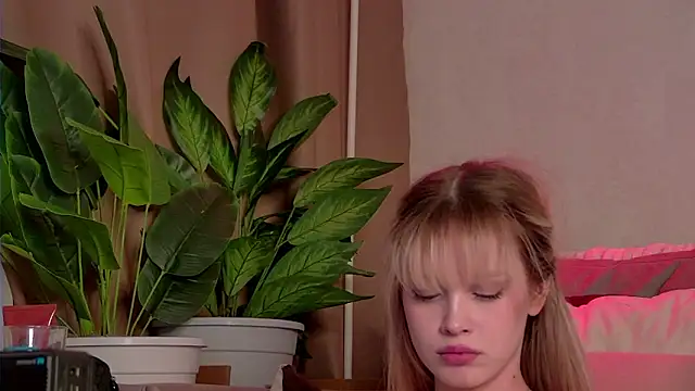 BellaSecrettt webcam