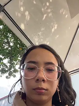 alicia-petite webcam