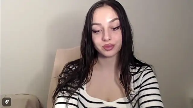 courtneyPerfect webcam