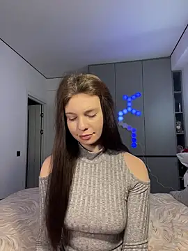 CurlyLara webcam