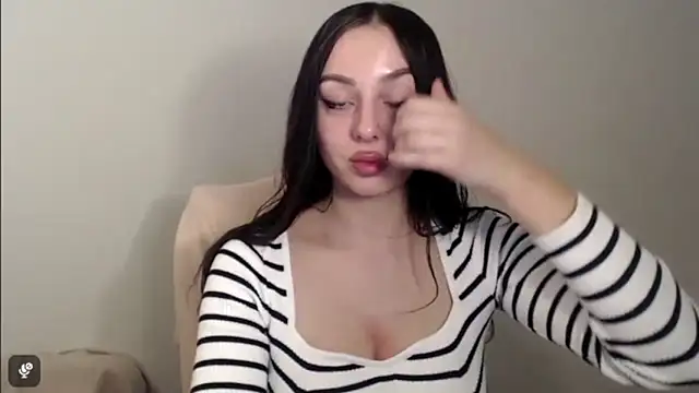 courtneyPerfect webcam