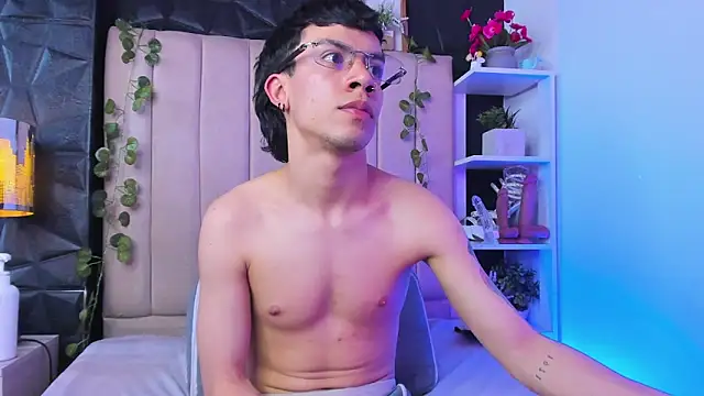 aaronjames1 - Aaronjames1's free webcam - UK Sex Cams