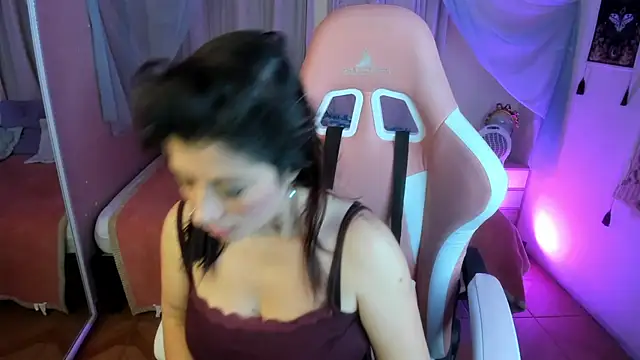 aliiz_01 - Aliiz_01's free webcam