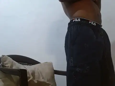 larry-n-clouds - Larry-n-clouds's free webcam - UK Sex Cams