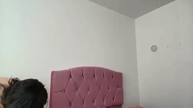 Live webcam thumbnail of Kalyra_17 from . Watch my show!