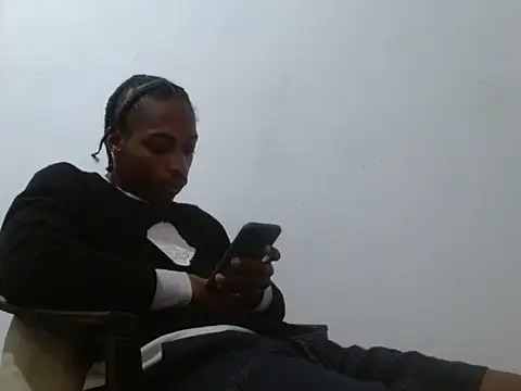 Larry-n-clouds webcam