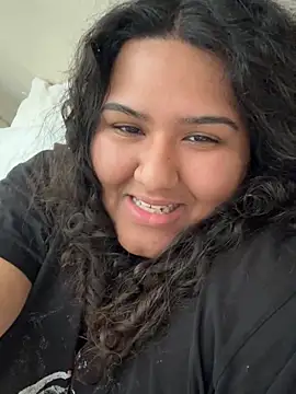 Webcam Model (Angeliccreamyrican) is live