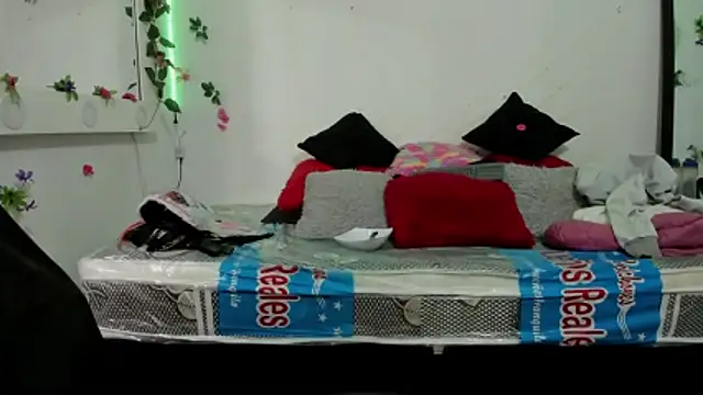 playful-girls webcam