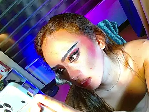 HOLLYWOOD_QUEEN_88 webcam