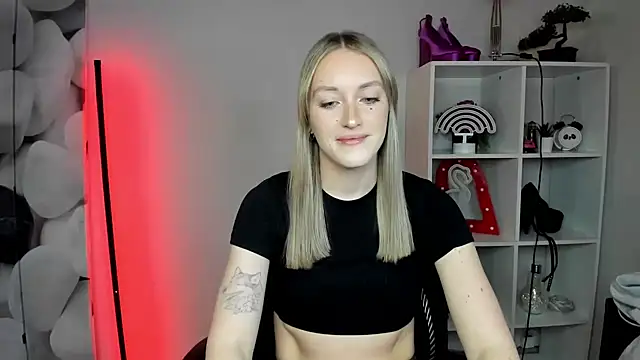 EvelynBlond webcam