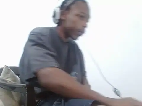 Larry-n-clouds webcam