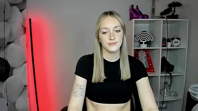 EvelynBlond webcam