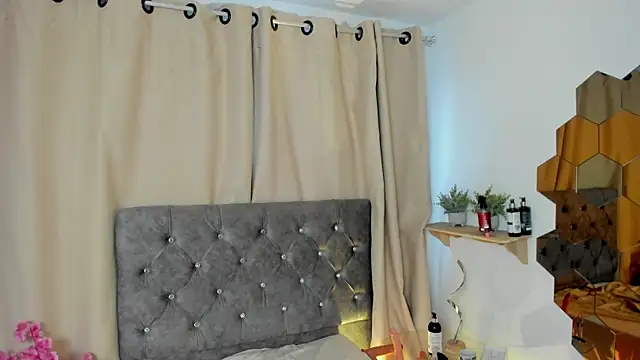 daphneglas - DaphneGlas's free webcam - UK Sex Cams