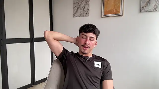 sweettaaron01 - Sweettaaron01's free webcam - UK Sex Cams