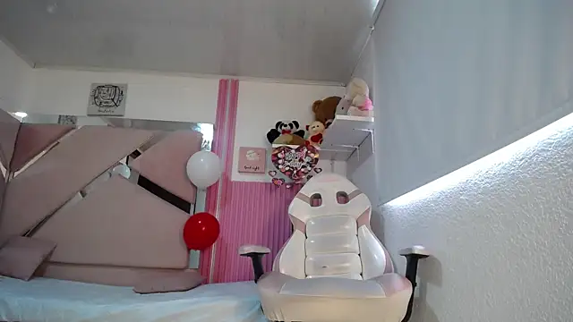 charlotte_ebony_ - Charlotte_ebony_'s free webcam - UK Sex Cams