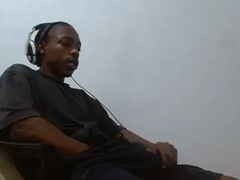 Larry-n-clouds webcam