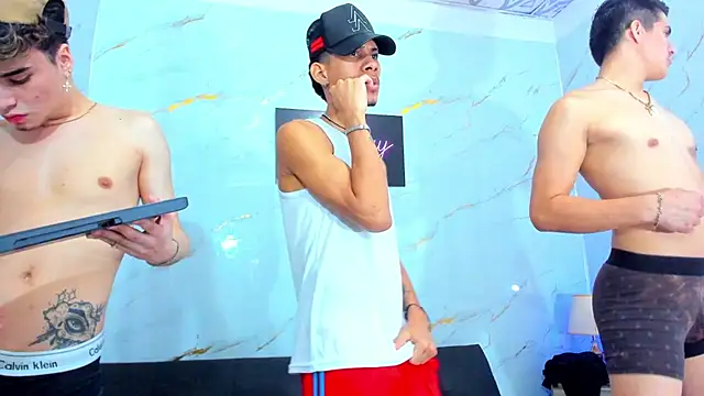 Alex_jeins_at webcam