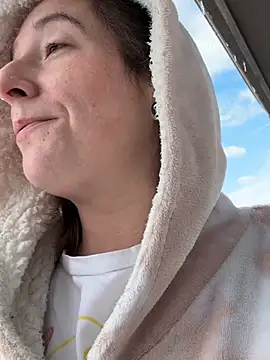 Mini_And_The_Bear webcam