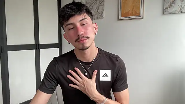 sweettaaron01 webcam