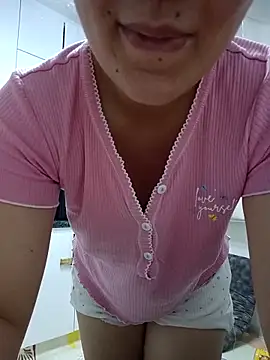 Emilyhomegirl1 webcam