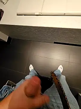 thesmiledoc (Ask my age) - Make me cum in car