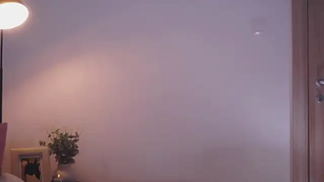 laulaveau - LauLaveau's free webcam - UK Sex Cams